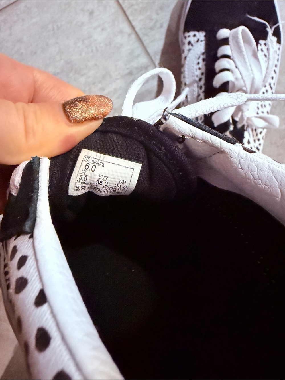 Women’s old skool Vans - Picture 3 of 4